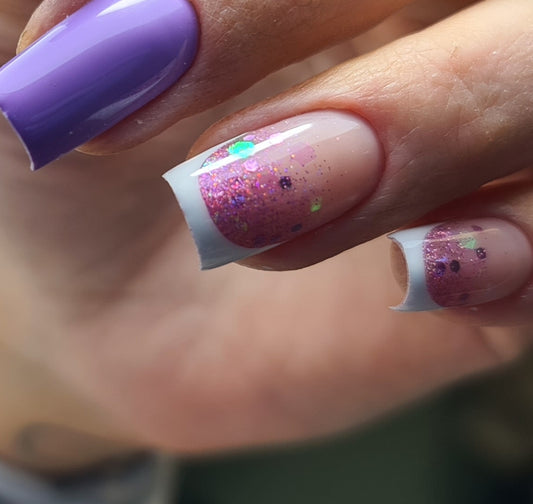 Online Kursas - Kalėdų Karštinė 🎄 Dizainai ir nagų dailė - nuo Gruodžio 7d.